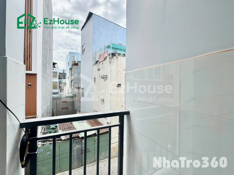 Phòng full nội thất, cửa sổ, rộng rãi