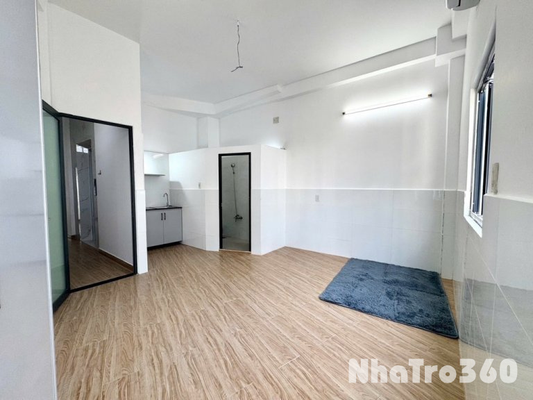 Phòng mơia full nội thất, cửa sổ