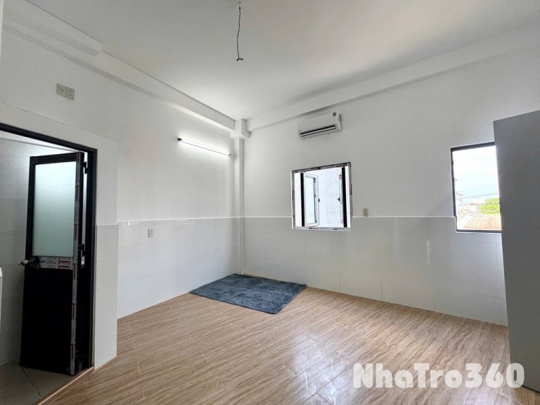 Phòng mơia full nội thất, cửa sổ