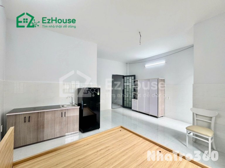 Phòng full nội thất, cửa sổ, ban công, giá rẻ