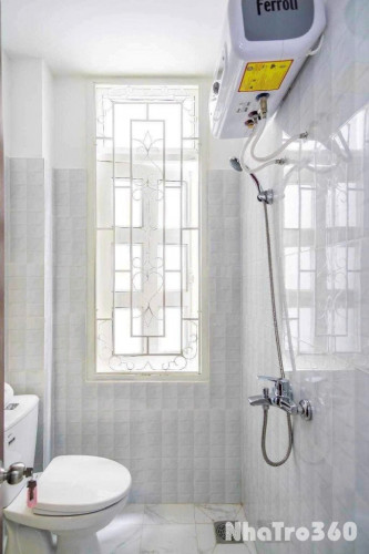 Căn hộ cho thuê ngay trung tâm quận 1, có cửa sổ đón nắng, rỗng rãi thoáng mát