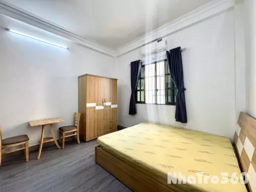 Phòng full nội thất, cửa sổ