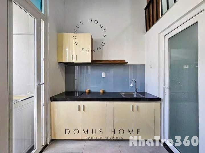 DUPLEX bancon ( máy giặt riêng ) ngay Trung tâm Quận 7