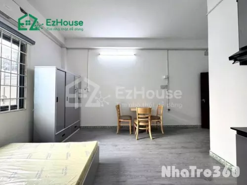 Phòng full nội thất, cửa sổ