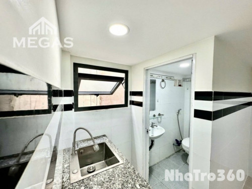 Phòng full nội thất, cửa sổ, gác, giá rẻ