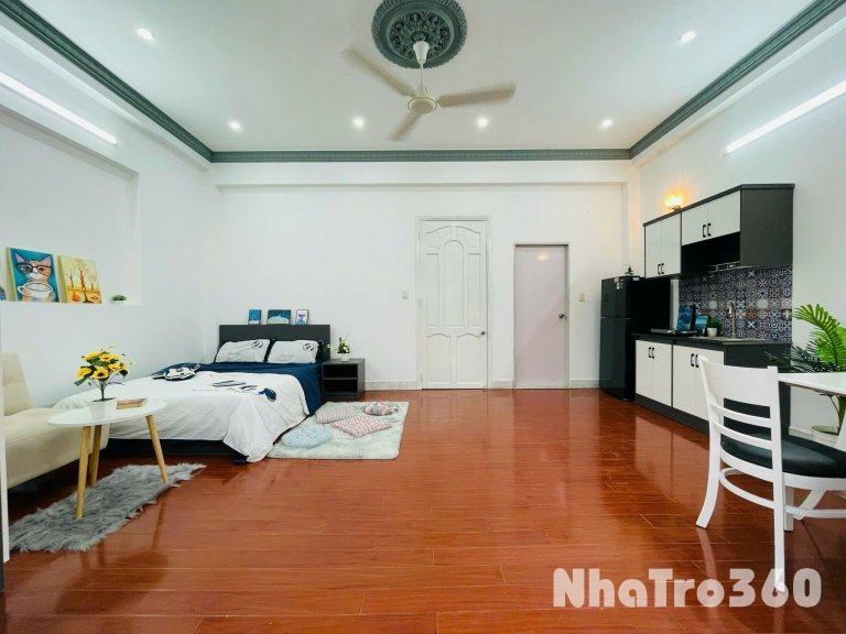 CĂN HỘ BAN CÔNG THOÁNG MÁT NGAY TRUNG TÂM Q10