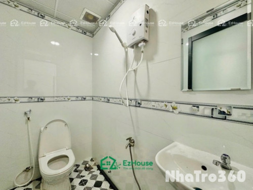 Ngay ngã tư 4 xã, ban công, thoáng mát