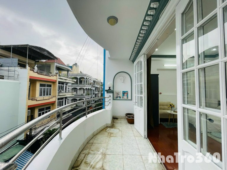 CĂN HỘ BAN CÔNG THOÁNG MÁT NGAY TRUNG TÂM Q10