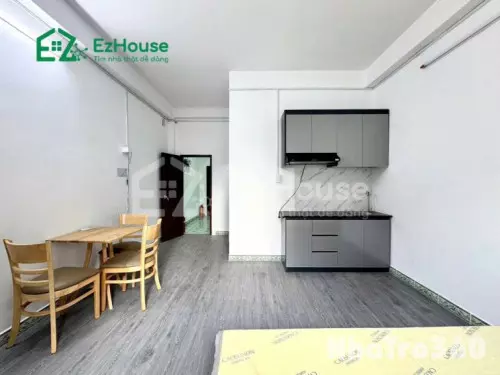 Phòng full nội thất, cửa sổ