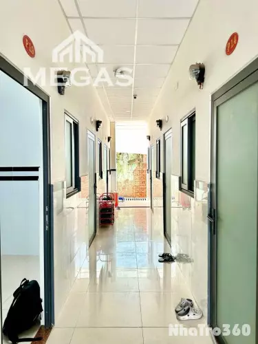 Phòng full nội thất, cửa sổ, gác, giá rẻ