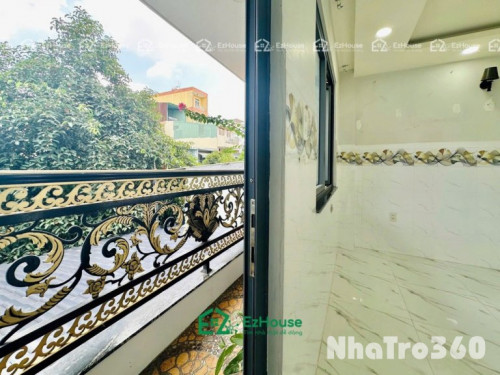 Phòng full nội thất, ban công, cửa sổ