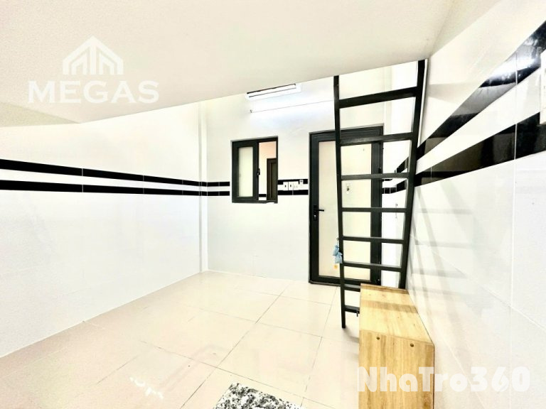 Phòng full nội thất, cửa sổ, gác, giá rẻ