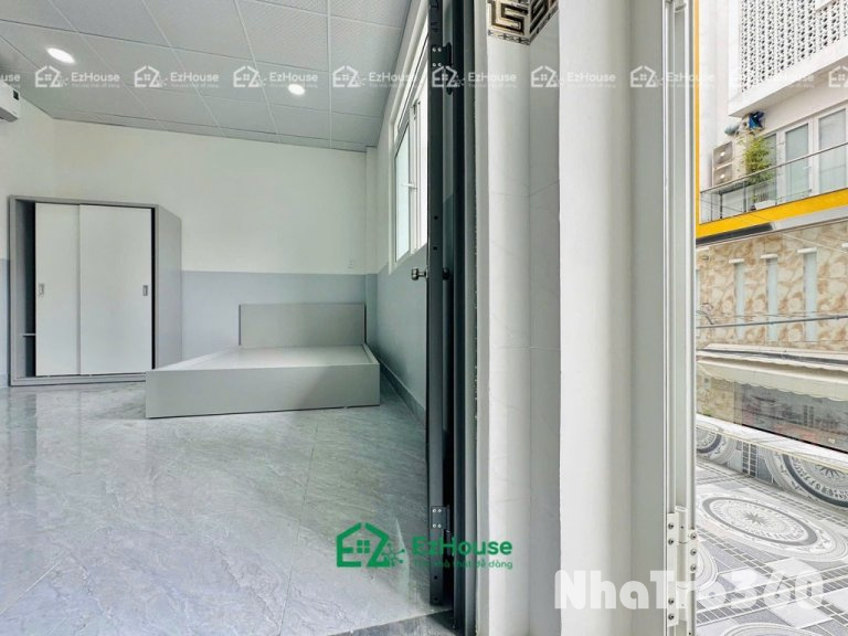 Ngay ngã tư 4 xã, ban công, thoáng mát