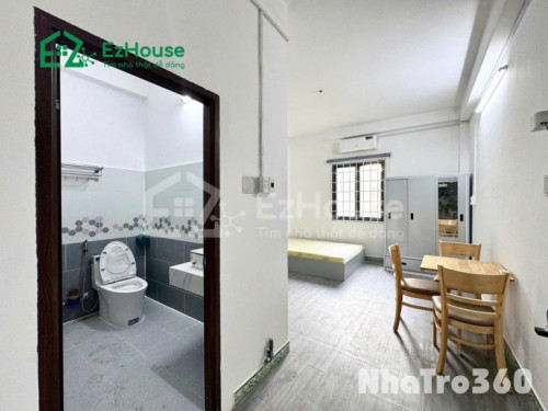 Phòng full nội thất, cửa sổ