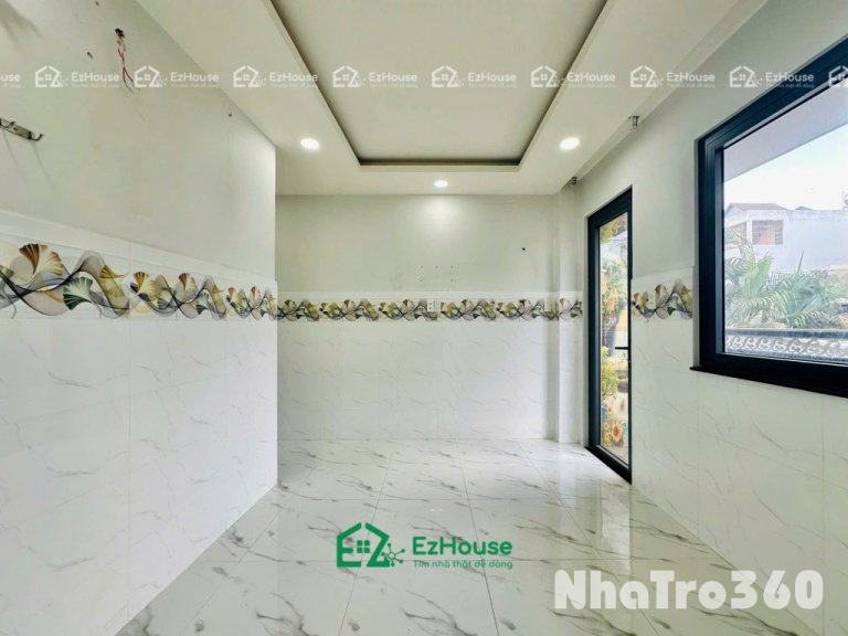 Phòng full nội thất, ban công, cửa sổ