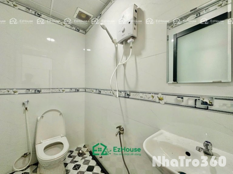 Ngay ngã tư 4 xã, ban công, thoáng mát