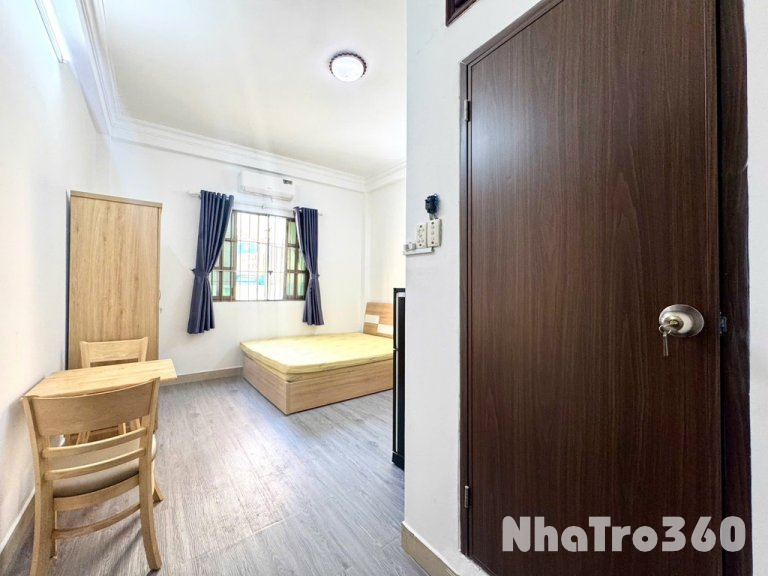 Full nội thất, cửa sổ rộng, bao thoáng mát