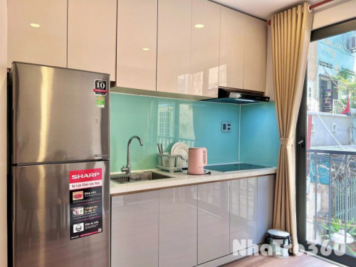 Căn hộ cho thuê ngay trung tâm quận 1, có cửa sổ đón nắng, rỗng rãi thoáng mát