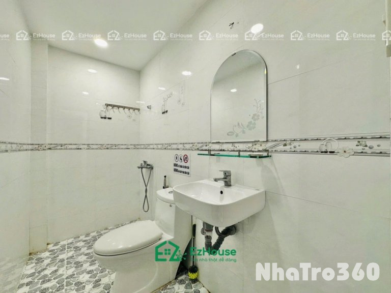 Phòng full nội thất, cửa sổ