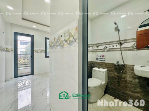 Phòng full nội thất, ban công, cửa sổ