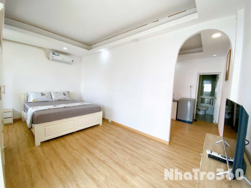 Cho thuê căn hộ 1PN, ban công, Q10 || ngay Thành Thái || gần Sân Vân Động Phú Thọ, Nhà Thờ Đồng Tiến, Vạn Hạnh Mall