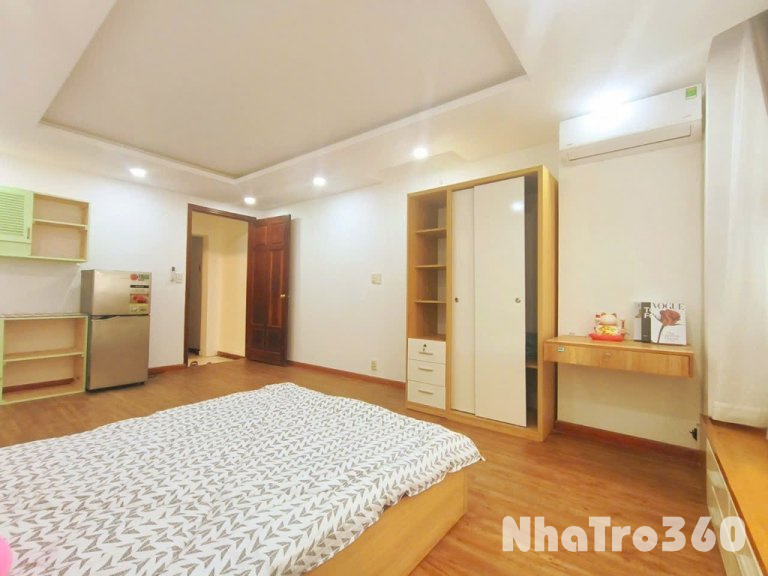 Studio Ban Công 40m2 Ngay Ngã Tư Hoàng Hoa Thám