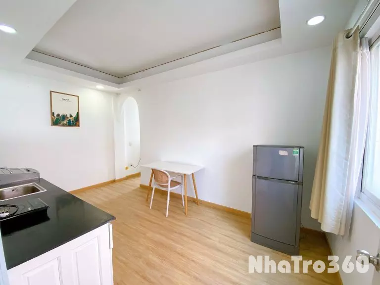 Cho thuê căn hộ 1PN, ban công, Q10 || ngay Thành Thái || gần Sân Vân Động Phú Thọ, Nhà Thờ Đồng Tiến, Vạn Hạnh Mall