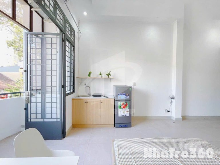 CHO THUÊ CĂN HỘ STUDIO BAN CÔNG Q1