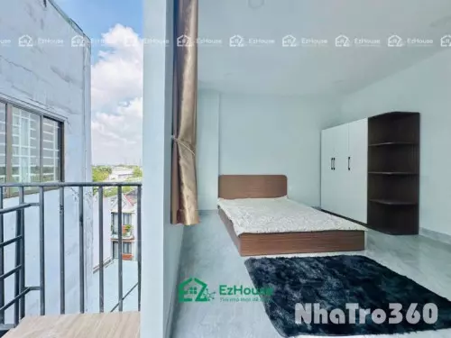 Phòng full nội thất, cửa sổ, ban công