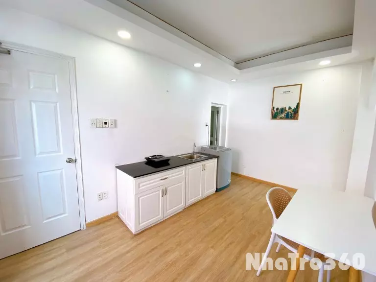 Cho thuê căn hộ 1PN, ban công, Q10 || ngay Thành Thái || gần Sân Vân Động Phú Thọ, Nhà Thờ Đồng Tiến, Vạn Hạnh Mall