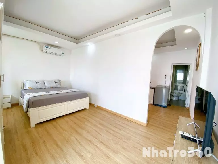 Cho thuê căn hộ 1PN, ban công, Q10 || ngay Thành Thái || gần Sân Vân Động Phú Thọ, Nhà Thờ Đồng Tiến, Vạn Hạnh Mall