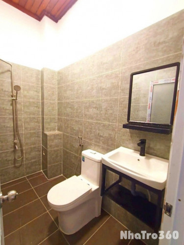 Studio Ban Công 40m2 Ngay Ngã Tư Hoàng Hoa Thám