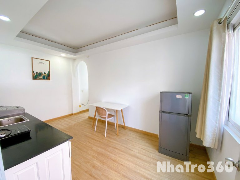 Cho thuê căn hộ 1PN, ban công, Q10 || ngay Thành Thái || gần Sân Vân Động Phú Thọ, Nhà Thờ Đồng Tiến, Vạn Hạnh Mall