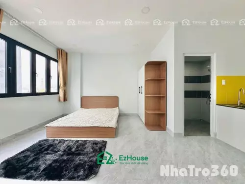 Phòng full nội thất, cửa sổ, ban công