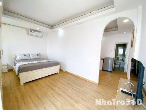 Cho thuê căn hộ 1PN, ban công, Q10 || ngay Thành Thái || gần Sân Vân Động Phú Thọ, Nhà Thờ Đồng Tiến, Vạn Hạnh Mall