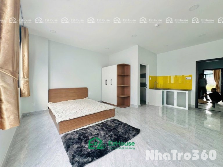 Phòng full nội thất, cửa sổ, ban công