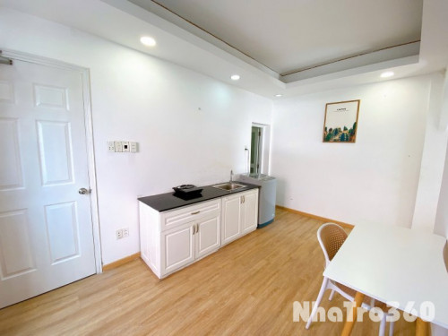 Cho thuê căn hộ 1PN, ban công, Q10 || ngay Thành Thái || gần Sân Vân Động Phú Thọ, Nhà Thờ Đồng Tiến, Vạn Hạnh Mall