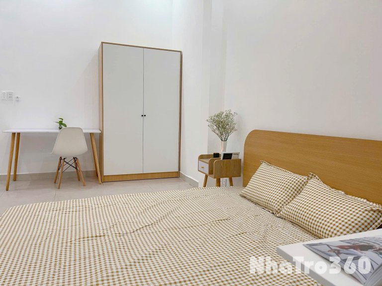 CĂN HỘ BAN CÔNG FULL NỘI THẤT QUẬN 1 GẦN TRUNG TÂM MUA SẮM TAKASHIMAYA