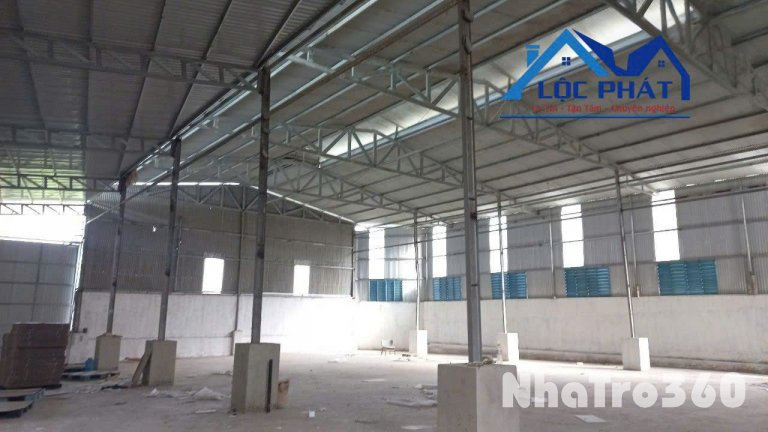Cho thuê nhà xưởng 2200m2, nhà ở công nhân, điện 250KVA, hợp đồng dài hạn, giá 55 triệu