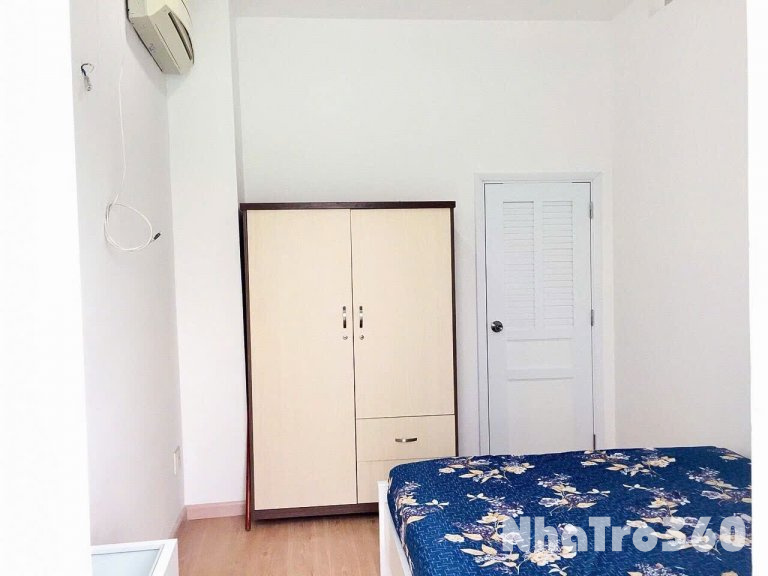 Căn hộ cho thuê ngay trung tâm quận 10, có cửa sổ đón nắng, bancol thoáng mát