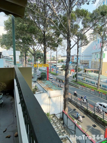 Cho thuê căn hộ ban công, Q10 || ngay 3 tháng 2 || gần Vạn Hạnh Mall, Việt Nam Quốc Tự, Huflit