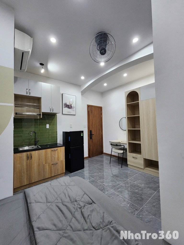 Căn hộ full nội thất ban công Lê Thánh Tôn quận 1
