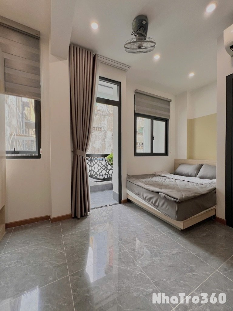 Căn hộ full nội thất ban công Lê Thánh Tôn quận 1