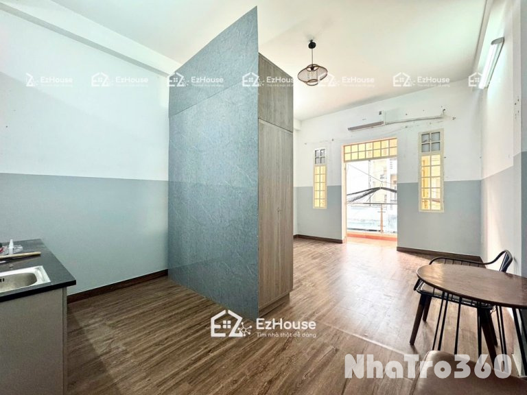 Phòng full nội thất, tách bếp, ban công
