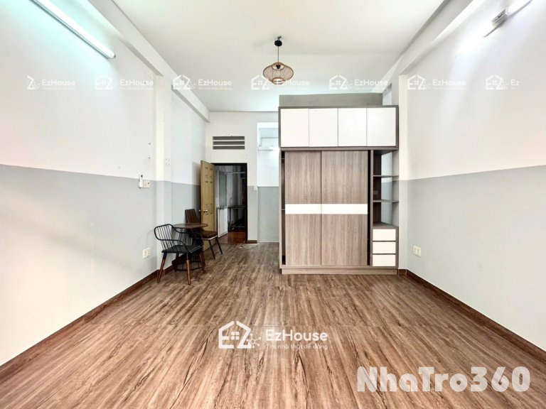 Phòng full nội thất, tách bếp, ban công