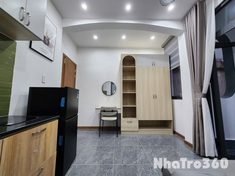 Căn hộ full nội thất ban công Lê Thánh Tôn quận 1