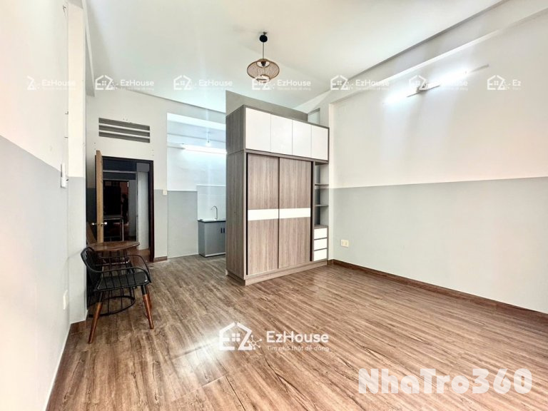 Phòng full nội thất, tách bếp, ban công