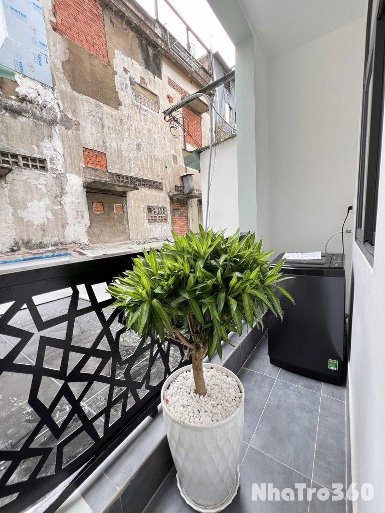 Căn hộ full nội thất ban công Lê Thánh Tôn quận 1