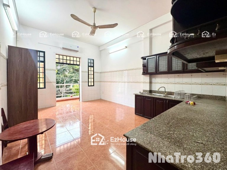 Phòng full nội thất, ban công, giá rẻ