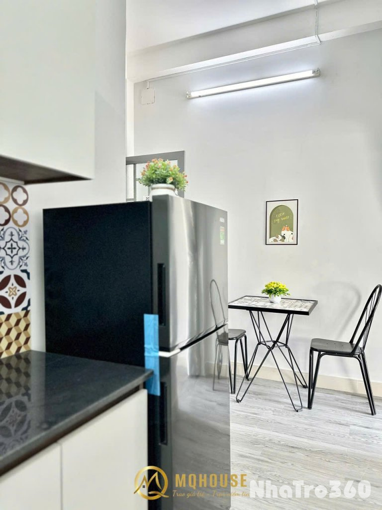 Căn hộ cho thuê ngay trung tâm quận 1, có cửa sổ đón nắng, bancol thoáng mát